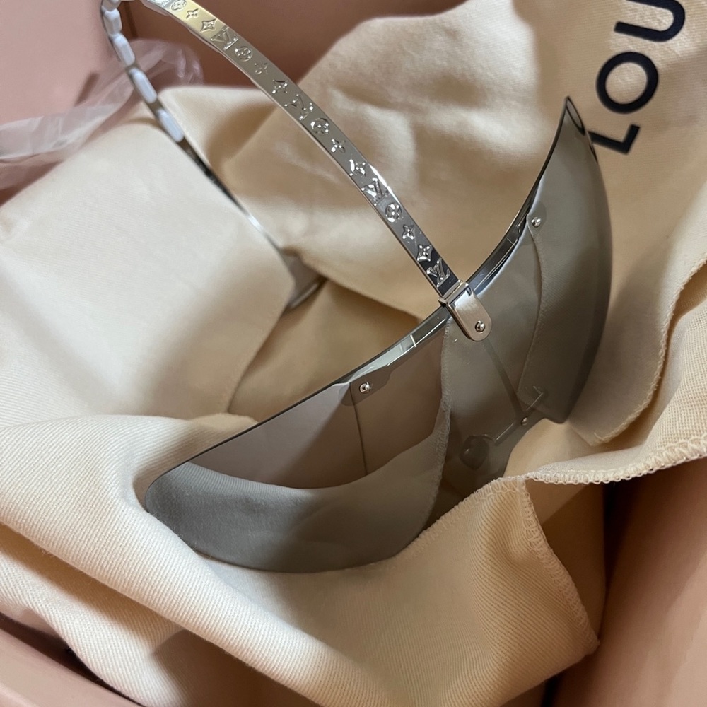 LV Fiction Mask Sunglasses - Picture 11 of 13